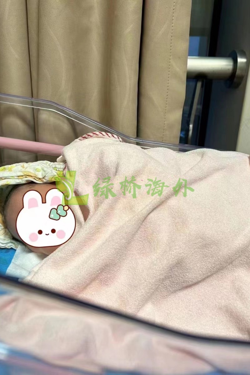 39岁妈妈顺产试管女宝宝